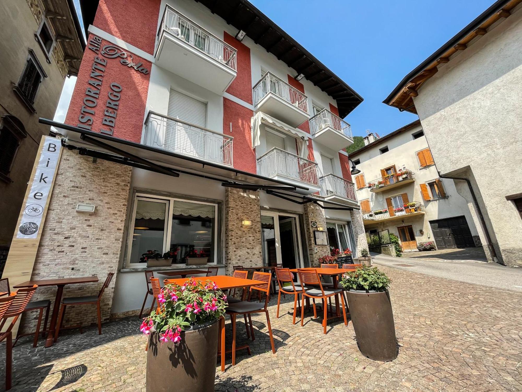 Hotel Locanda Alla Perla Tiarno di Sotto Exterior photo